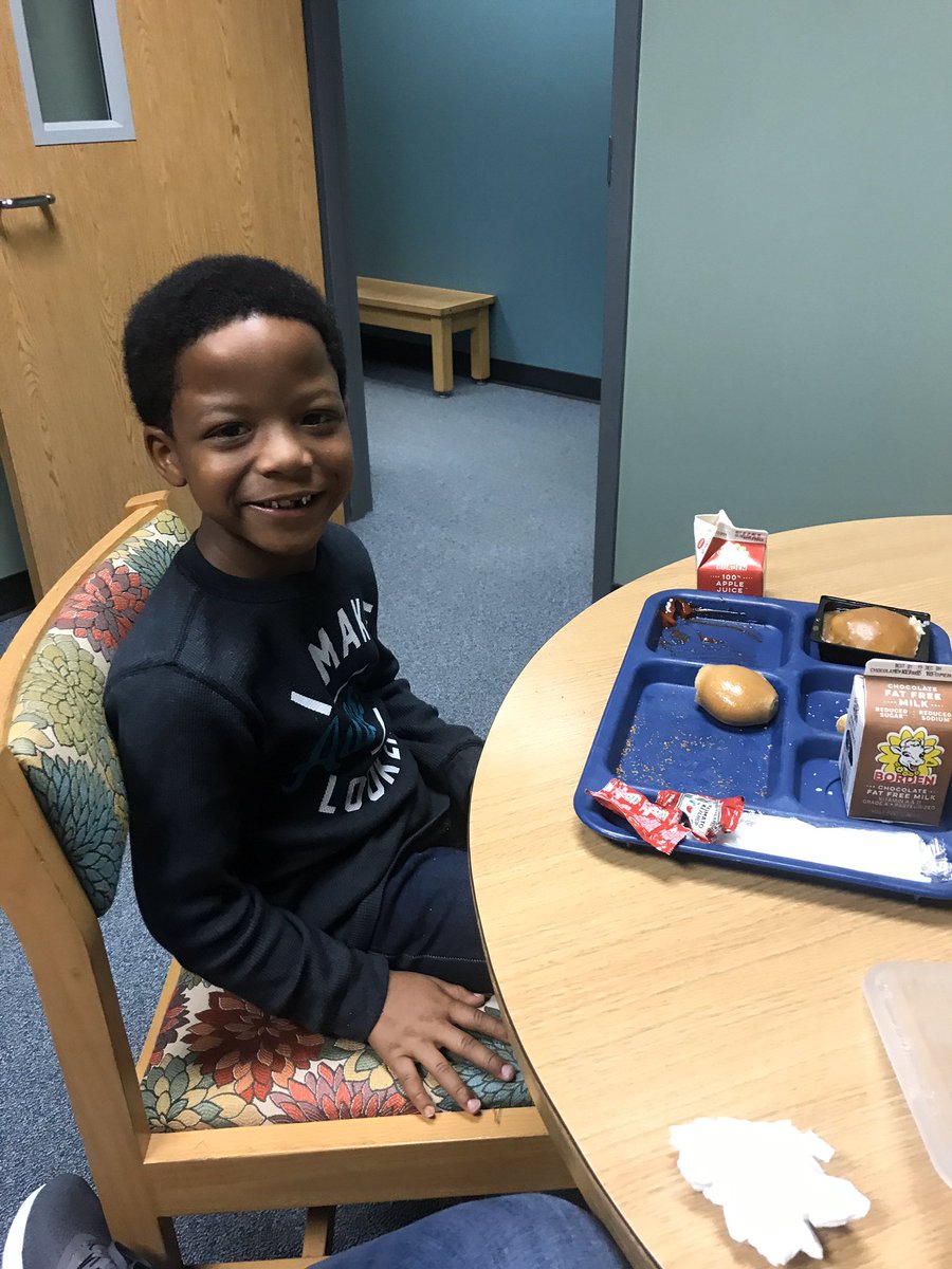 TravishiaPicke1's tweet photo. This little guy earned lunch with me today! He’s been working toward meeting his goal, and we all celebrated when he accomplished it! So proud!!! #WardStars https://t.co/tq9Oa5RYRq