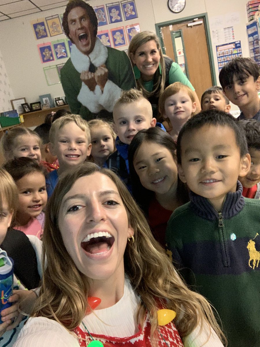 Hey hey <a href="/ErinGerdes/">Erin Gerdes</a> <a href="/HESjillhemme/">jill</a> peep our elfie!! Thanks for the holiday cheer!!!🎄#HESSoars