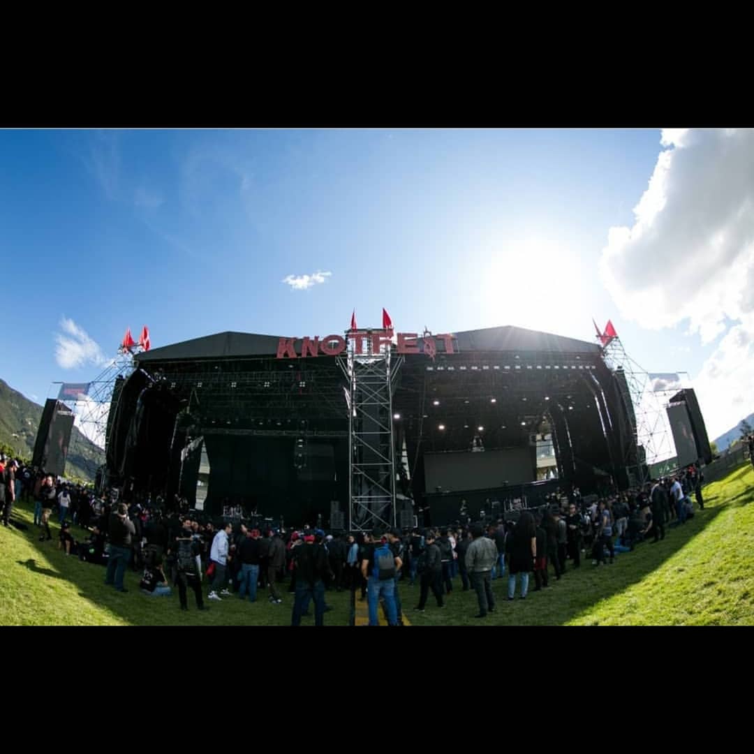 AutopistaRock's tweet photo. Va transcurriendo la tarde del #KnotfestColombia 🔥🤘 Hay algunos problemas con el transporte🚚, 😥
Pero aún es temprano, ¡Ánimo!esperamos que los inconvenientes se solucionen y todos pasen una velada fantástica. 🎸💪
Fotos de #DavidMicolta
@ParamoPresenta @knotfestco https://t.co/LXEysu6kI5