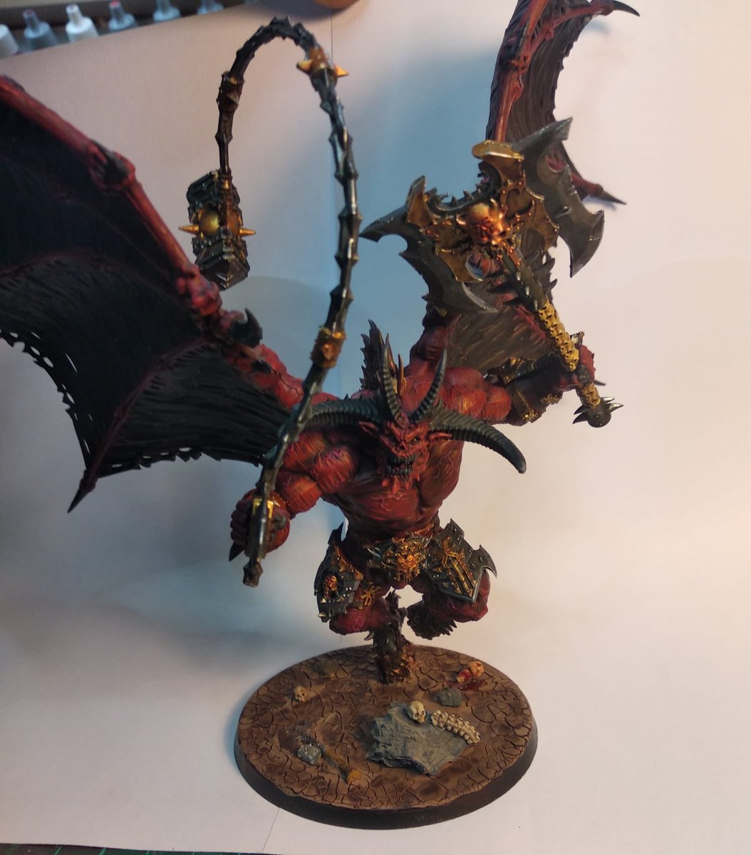 tercioinvicto's tweet photo. Ya van terminando los trabajos y entre ellos @juakone y su #devoradordealmas #goldenterciata
#painting
#paintingminiatures
#paintingwarhammer
#paintingminis https://t.co/GENDMYvchr