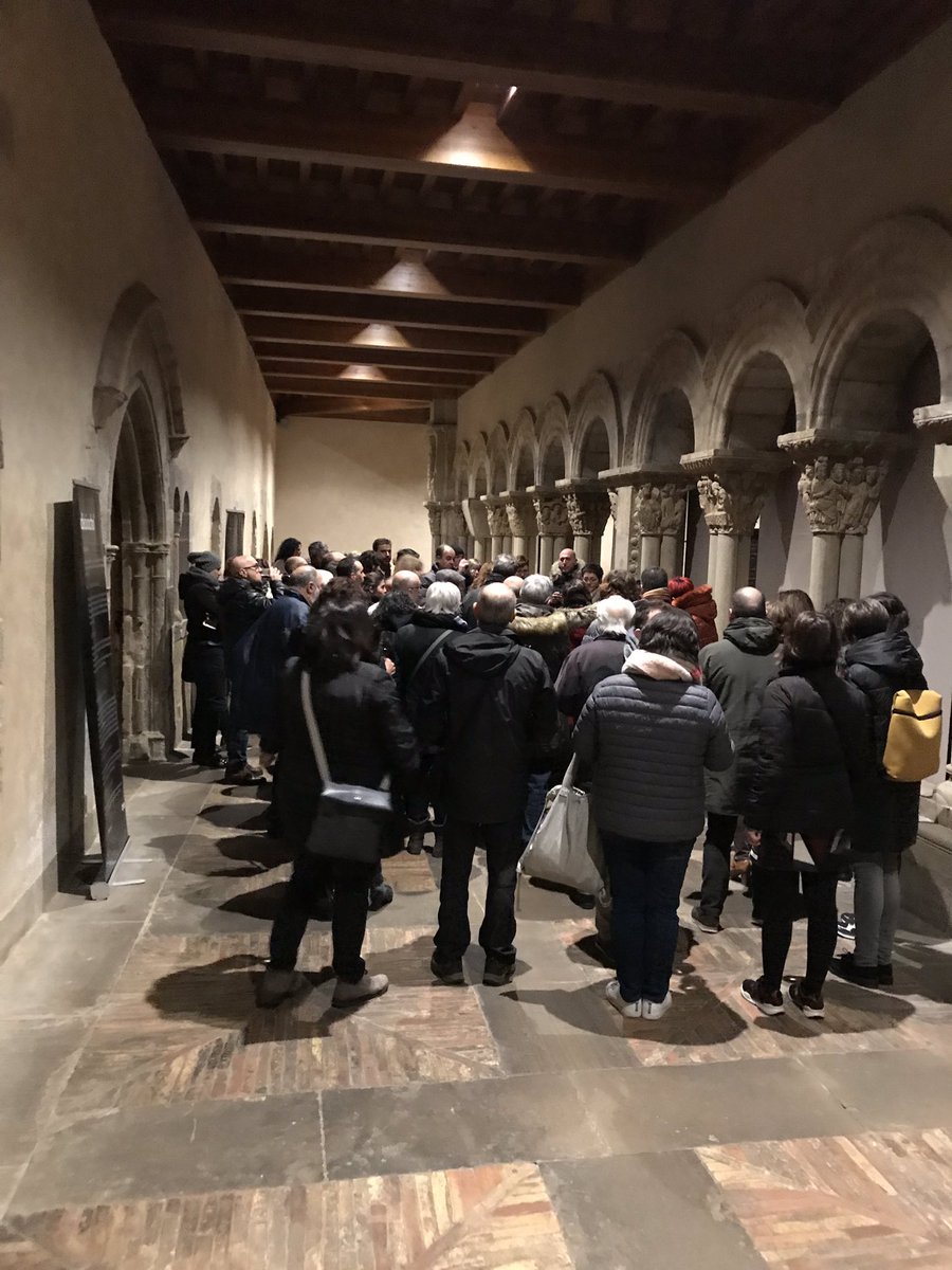 MuseodeTudela's tweet photo. Hoy en el @MuseodeTudela hemos realizado una visita guiada nocturna a la #CatedraldeTudela que hemos acabado con una cata de vino y pincho de verduras de invierno con @18grados Hemos disfrutado mucho!! Gracias por venir y por la excelente acogida!! #inverduras #Tudela #patrimonio https://t.co/0oSOWOc7Iv