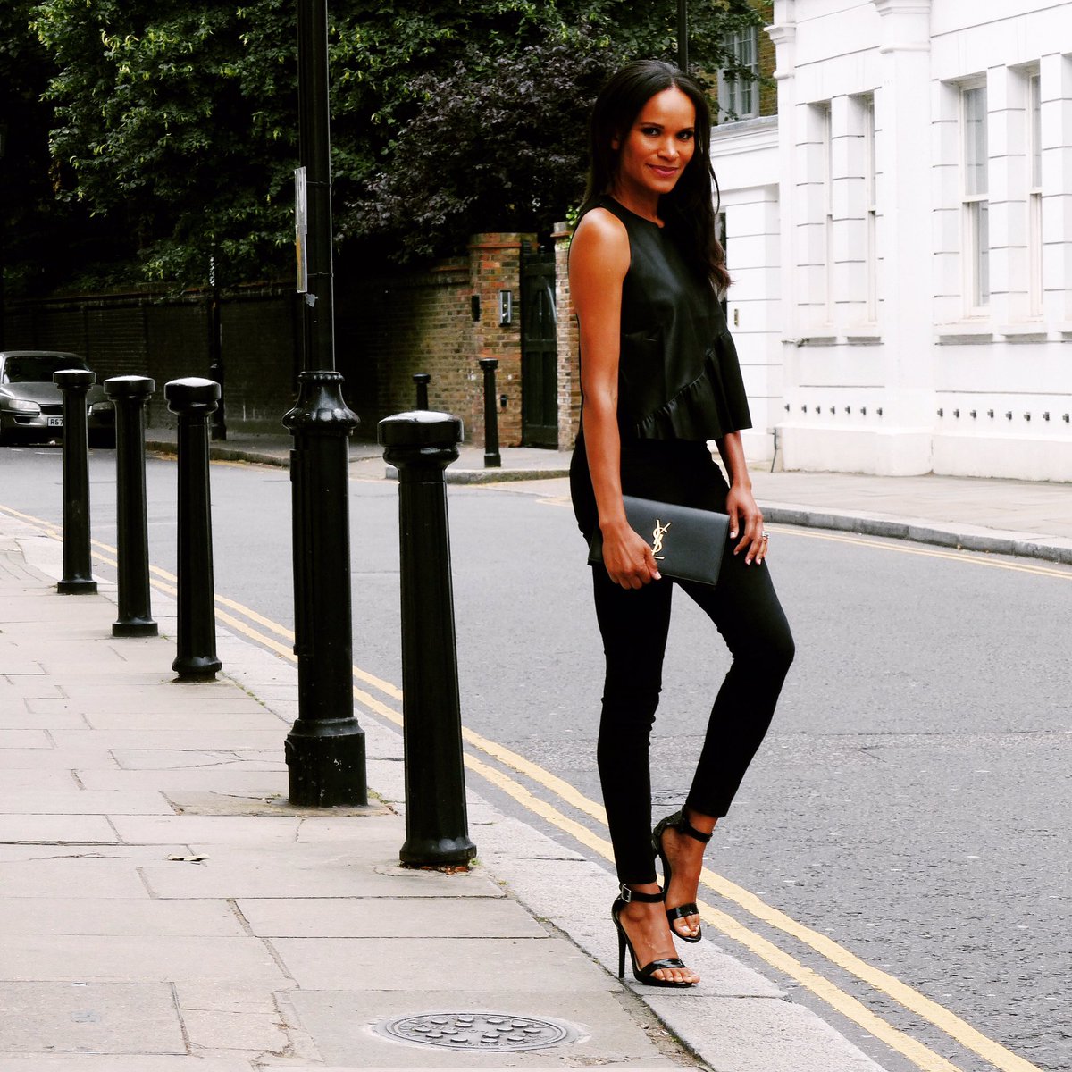 amandagarrigus's tweet image. "Adventure is worthwhile in itself." - Amelia Earhart
A quick glance back to this adventure-filled trip to London, before diving ahead in search of more. #fbf 💫 

 @Frame_Brand Jeans 
 @YSL  Clutch 
@ZARA Top

#AmeliaEarhart #AlwaysAdventuring