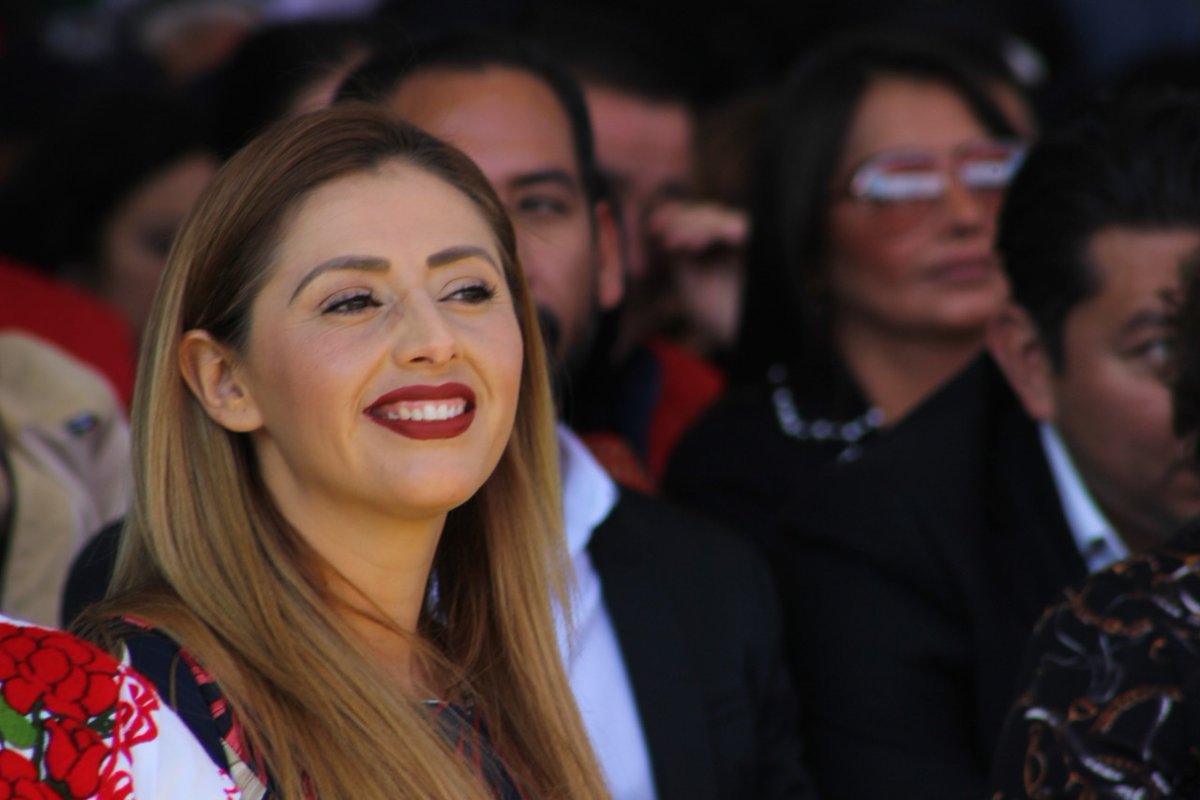 Tuve la oportunidad de asistir al 1er Informe de Gobierno de la presidenta municipal de #Texcoco, <a href="/Sandra_FalconV/">Sandra Luz Falcón</a> Reconozco todo lo que ha construido en su municipio, aplaudo sus logros y sé que su administración será pilar fundamental para continuar con el crecimiento de Texcoco