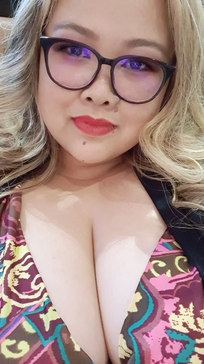 Poefection's tweet image. 5'5 350 🥰