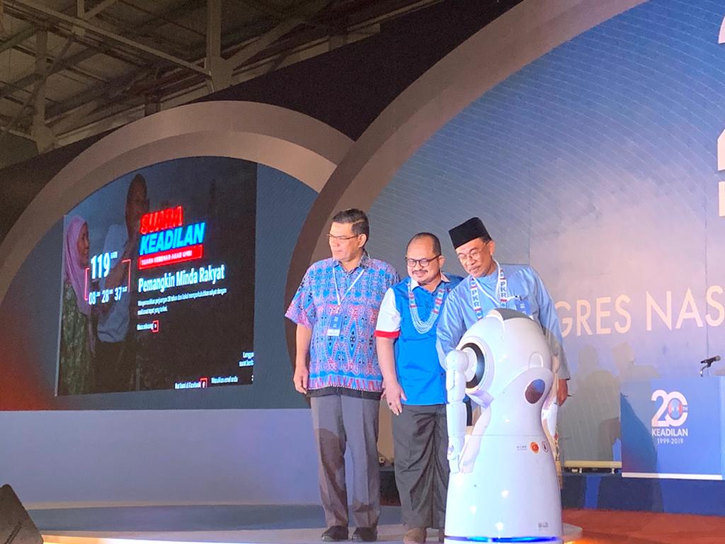 Bernama On Twitter Presiden Pkr Ds Anwaribrahim Melancarkan Akhbar Baharu Pkr Suara Keadilan Pada Kongres Nasional Pkr 2019 Di Mitc Melaka Https T Co Xh9opm2gmm