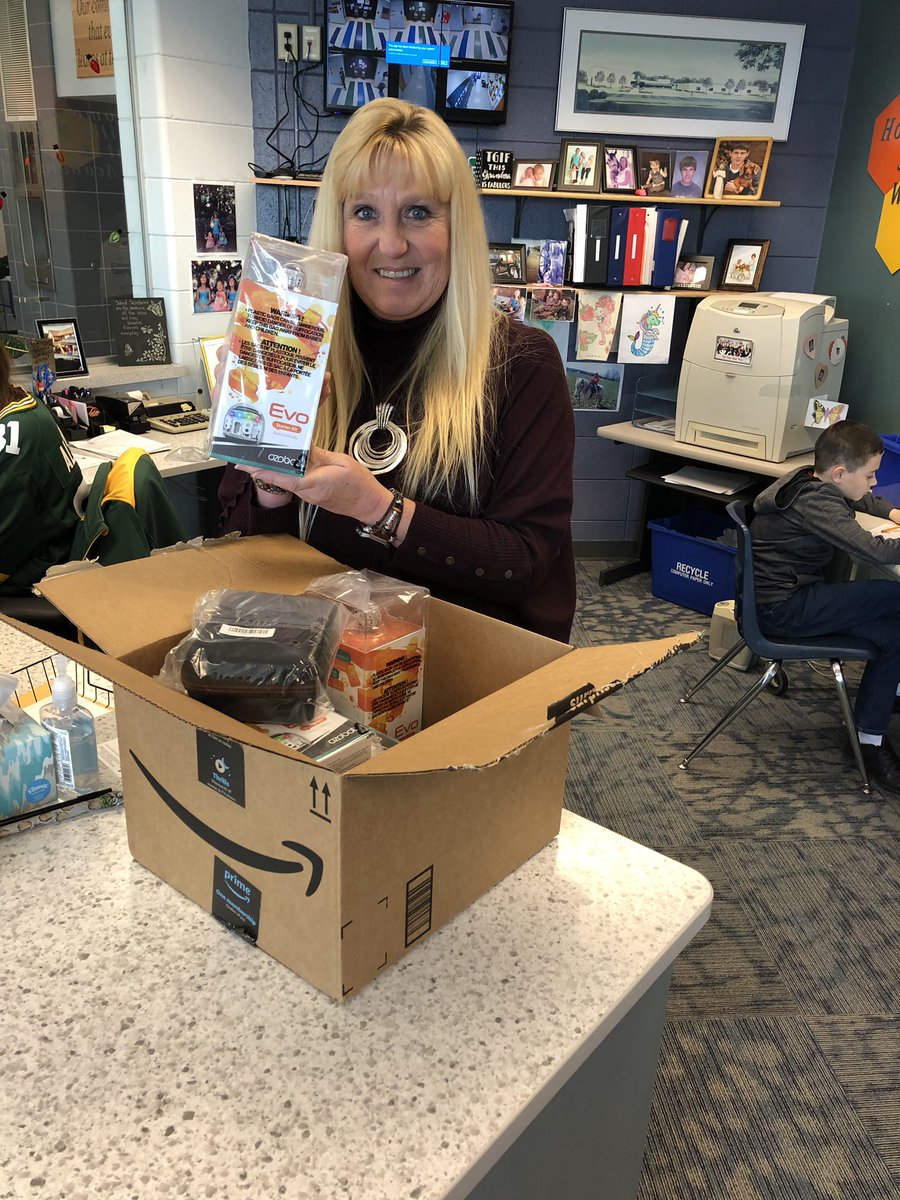 Mr_JDeli's tweet photo. Mrs. Diem went above and beyond taking it upon herself to place a donors choose for these @Ozobot Evo kits!  Thank you, Mrs. Diem!! Kids now get the opportunity during extended learning time to have fun while learning how to code. 🐾📚🤖#wedoawesome @HortonvilleSD https://t.co/tDeGgrEUUo