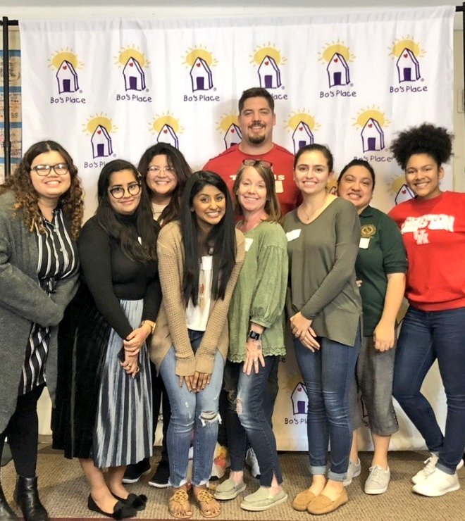 Volunteering with @kappadeltapi at Bo's Place! ❤🌈🏠 Even got to meet <a href="/GregMancz/">Greg Mancz</a> of the Texans!