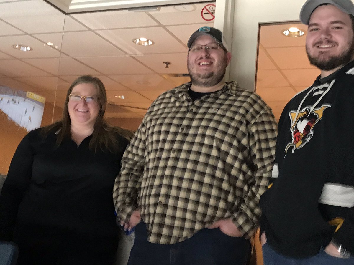 CHEMSemscw1's tweet photo. CHEMS got together to enjoy #wbspenguins #hockey #game. #funtimes #priceless https://t.co/KUM3QUpKWb