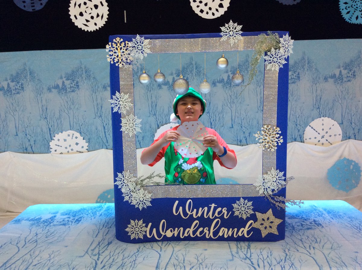 JMartinezneff's tweet photo. Story time in Winter Wonderland, Snowflakes, and Selfie Station.💙LoveNeff https://t.co/Bx0gbPH5bu