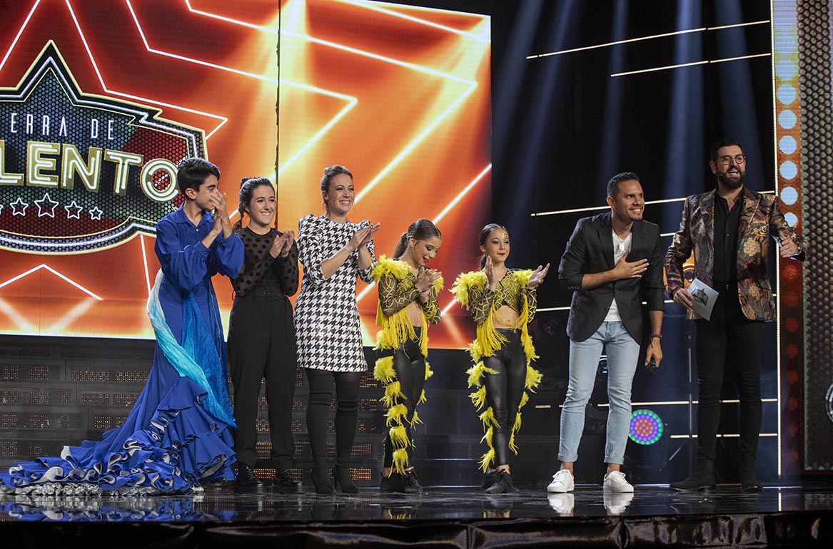 tierratalentotv's tweet photo. Josué Sanher @JosueSanher se convierte al final de esta noche en semifinalista junto a Elisa y Daniela, Javier Valero y María del Mar Jurado @marimar25678 . ¡¡Enhorabuena, chicxs!! ⭐️⭐️🌟⭐️⭐️ #TierradeTalento8 https://t.co/EKYYjTs4be