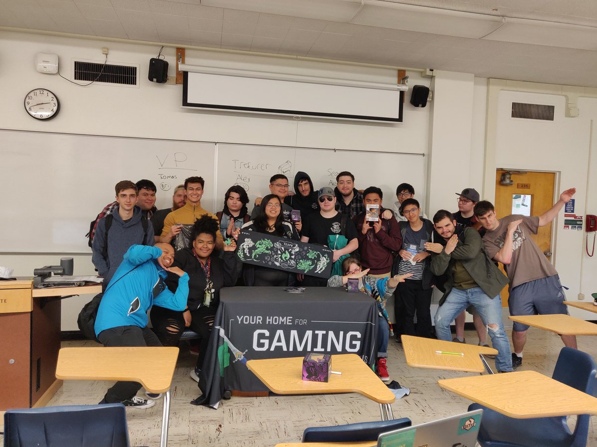esportsSacState's tweet photo. The last meeting of the semester was a rad success! Shout-out to @TeamTespa for the giveaway items and congrats to the winners!

Good luck on finals to everyone and stay tuned for more events to come!

#StingersUp https://t.co/4De2ox3iFn