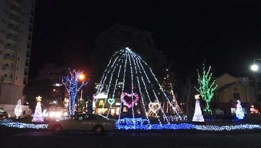 滋賀県の情報と観光スポット On Twitter メタセコイヤの巨大なクリスマスツリー 滋賀県守山市の中洲小学校のメタセコイアに メッセージタグ51626枚つけて ギネス世界記録を達成 夜は イルミネーションが点灯 動画 Https T Co Ofajwcsq2w メタセコイヤ