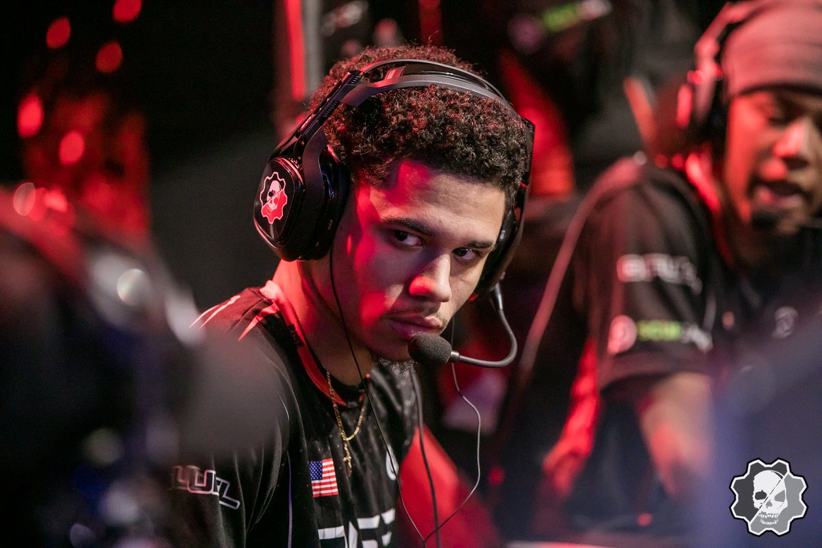 #GearsSD is off to a great start as <a href="/TheRiseNation/">Rise</a> come out on top 2-1.

Up next on stream - @Estral_Esports Vs. <a href="/Hive_gg/">Hive 🐝</a> 

live.gearsofwar.com