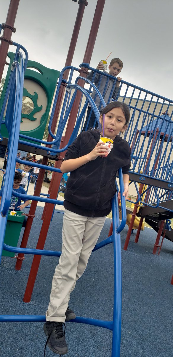 SheilaAG1's tweet photo. Hard work pays off!! Love to see them smile! 😁😊😍They really enjoyed their snowcone time. Thank you KONAICE! @DerryCares @lovemyjob https://t.co/qVqFI6poj1