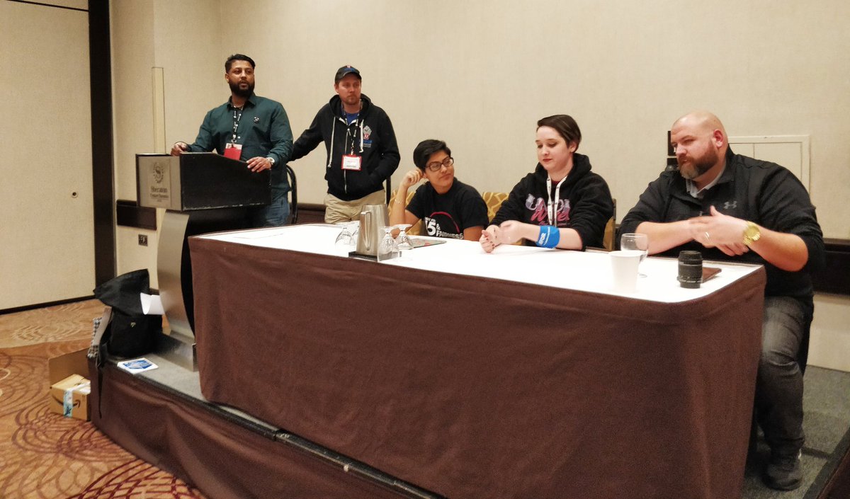 roxannedubois's tweet photo. Loving the fact that the #orc19 young workers committee organized a panel on how to get political and where to start organizing! Thanks to @ShayneFields4 @dhunnasim for spending your Friday night with the young workers caucus! #15andfairness https://t.co/Zo9cMfQbl2