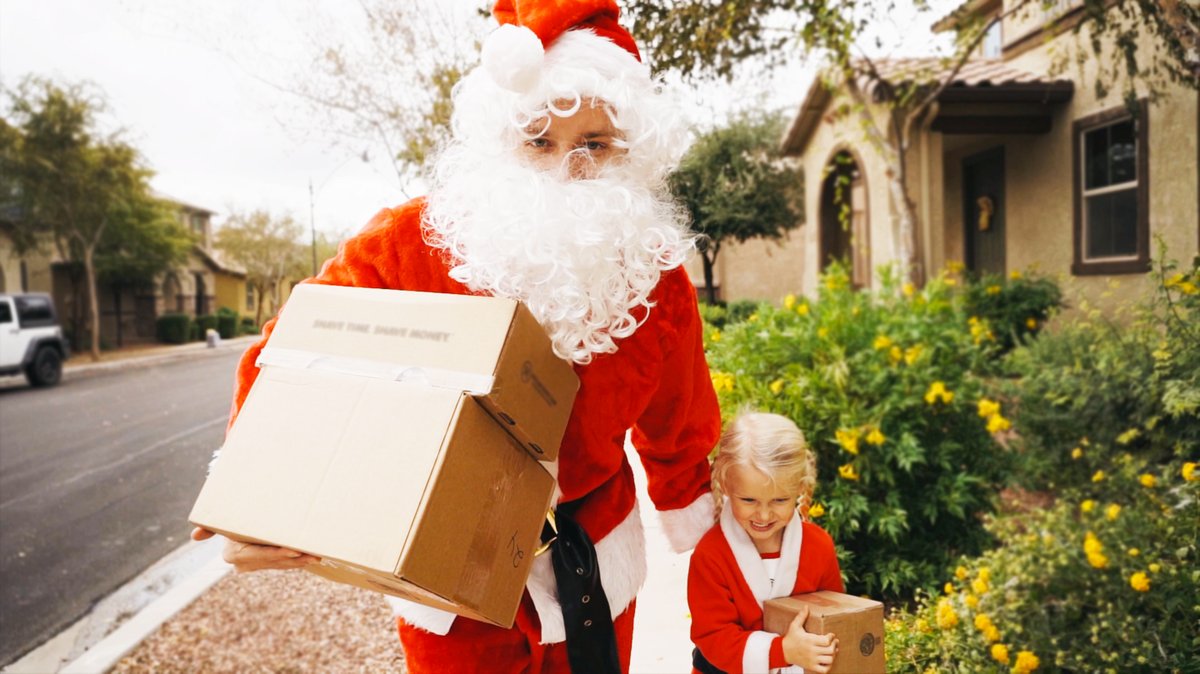 Santa his his helper visited our house! We caught them on our camera haha, NEW VLOG: youtube.com/watch?v=dQQiMB…
