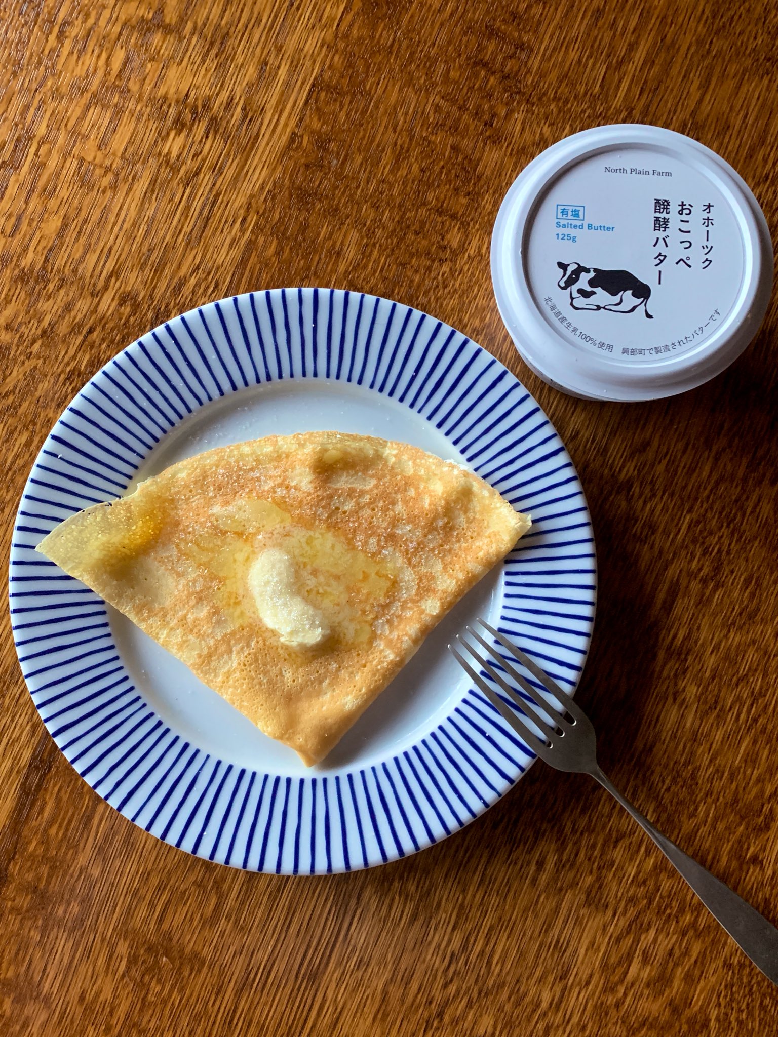 なかしましほ 週末クレープ おいしいバターがあるならお砂糖と食べるのが好きですが 時間のあるときは 塩キャラメル 小鍋にお砂糖 水少々を入れて中火で焦がし 生クリームを加え好みの濃度に 仕上げに塩をぱらり 練乳 小鍋に牛乳と牛乳の1 4量の