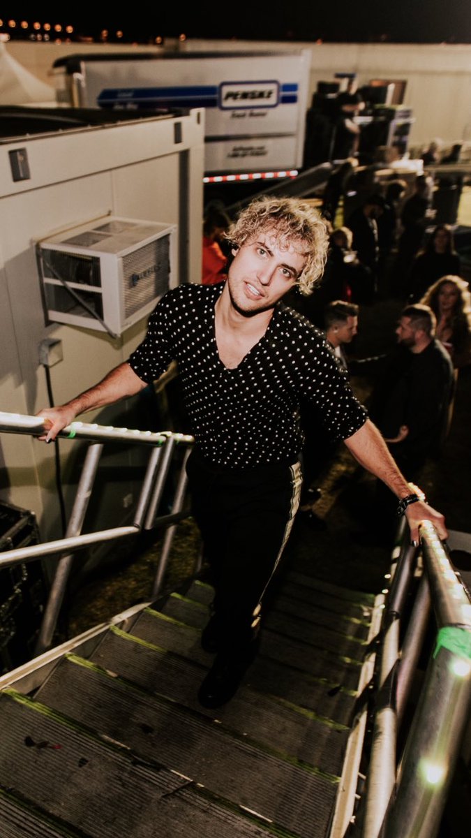 oh SNAP go wish a happy birthday to our one and only @WTMKEVIN!!
you’re a real bass daddy now, K-Ray!  love u brother