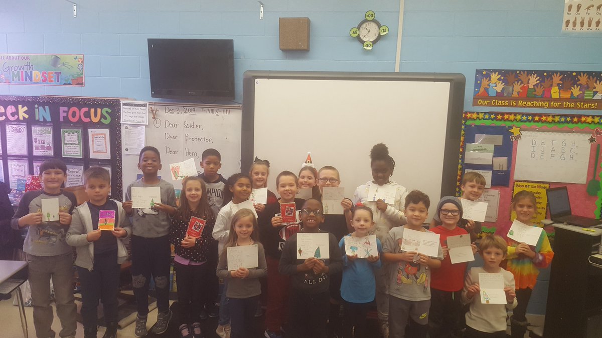PowellsPowerKid's tweet photo. Sending letters to our Army in Korea! So proud of the caring hearts in this photo.💓 https://t.co/aWfgae0RCD
