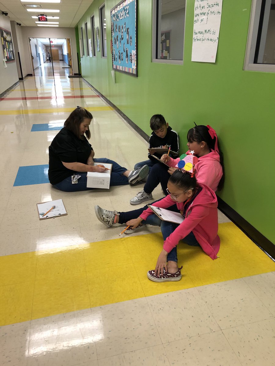 RhondaSchwer's tweet photo. ⁦@DoganElementary⁩ 4th grade scholars preparing for their Math DLA with a Problem Solving Extravaganza Gallery Walk!!  So proud of ⁦@CMRamirez0913⁩!  #DoganMathletes #DoganRise https://t.co/oVGWigghTC