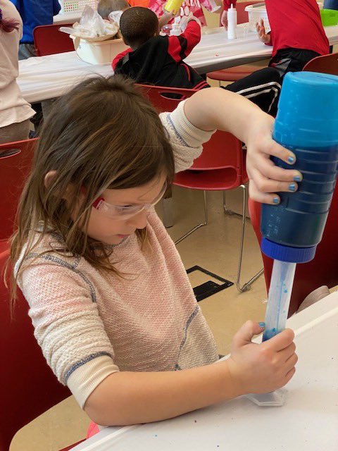 MrsSerfass's tweet photo. We enjoyed every minute of our trip today! #WeLoveEastVincent #DaVinciScienceCenter #Grossology #Slime #LearningIsFun🐾 https://t.co/44MobfBbgE