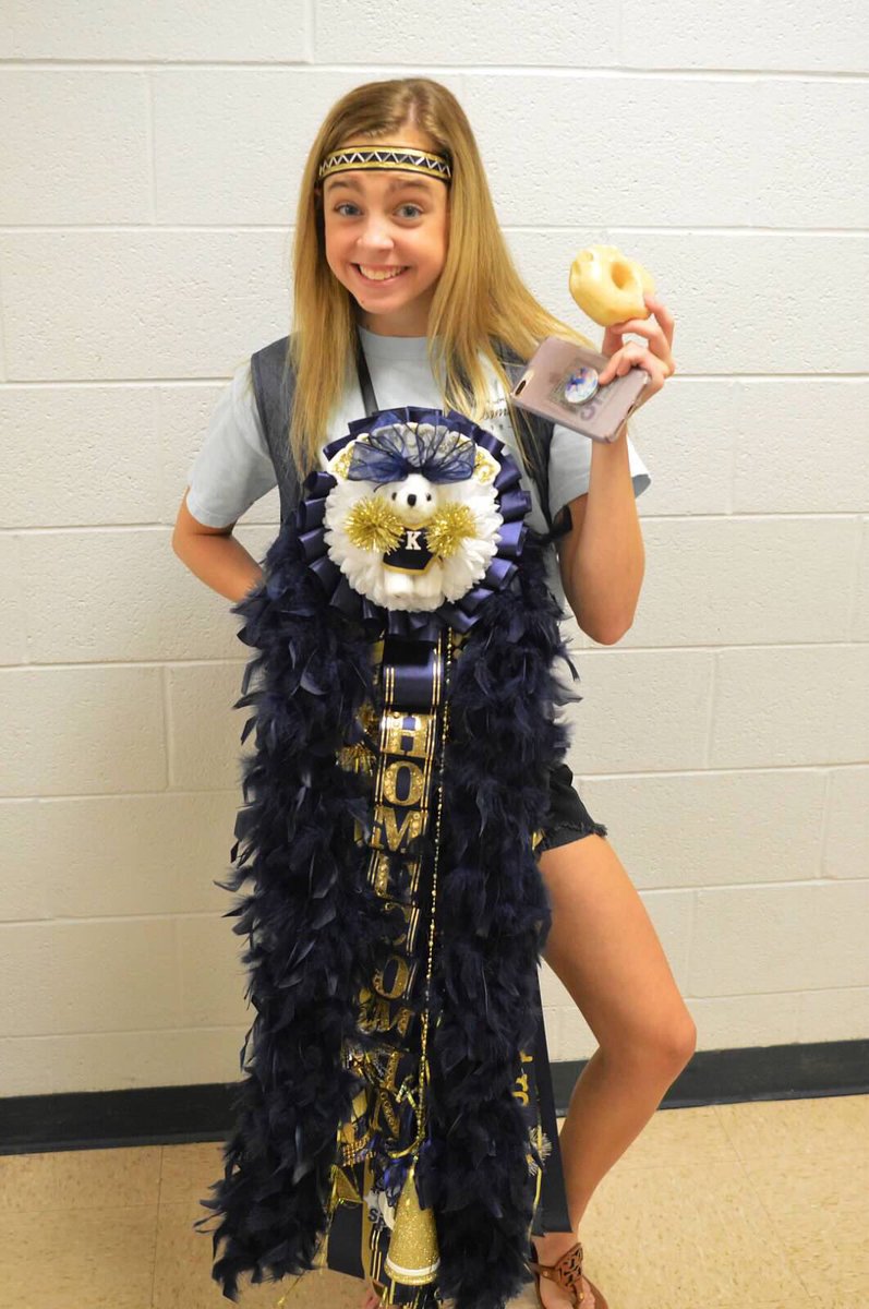 khscheerpics's tweet photo. Happy Birthday Emily! https://t.co/L4DxjBq1iK