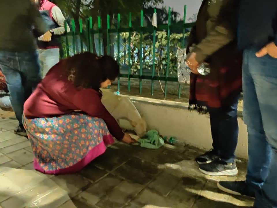 DducDelhi's tweet photo. @SwachhBharatGov Morning Cleaning by Delhi University Teachers during the ongoing protest in Delhi University. 
Responsible Teachers ..
#ABSORPTIONof4500_DUadhocs
@HRDMinistry 
@PMOIndia
@DducDelhi 
@ugc_india 
@Delhiuniversit 
@ndtvindia 
@ABPNews 
@aajtak 
@ANI https://t.co/GCdQBfi8Rn