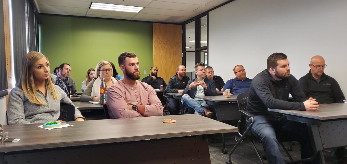 OmarQJordan's tweet photo. #SpecialThanks to our #SpecialGuest and friend Becky Beard from @DeereECU.
Team #LenderClose got to learn from an industry expert.
Great Q&A session followed by a great #strategy meeting as we look to #disrupt the #StatusQuo of the #LendingProcess. https://t.co/fTNYoC4nzB