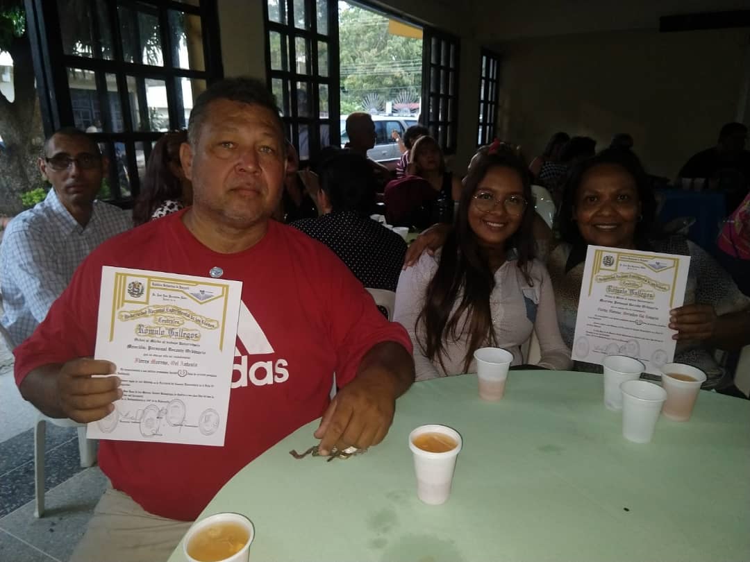 OficialUnerg's tweet photo. #UnergReconocimiento Rector @jlberroteran y demás autoridades  felicitan a los docentes unergistas y reconocen la labor de investigación y valores asentados en el conocimiento 
#ApunellargActiva
@NicolasMaduro 
@Mppeuniv 
@CesarTrompizVE 
@Severianopa 
@Dipmontenegro https://t.co/JwRkXL7vW6