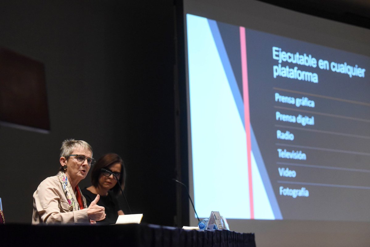 udg_oficial's tweet photo. "El periodismo de soluciones no es un movimiento, sino una práctica periodística que tienen que desarrollar los profesionales de la información" para empoderar al lector: Liza Gross (@lizabio), durante su charla en el #EIP2019 https://t.co/fffLPT4g9j