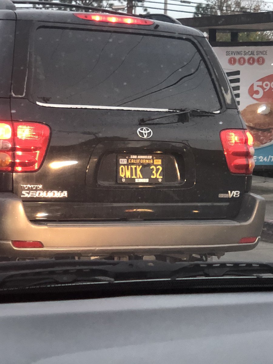 deschavez's tweet photo. @JonathanQuick32 @BaileyLAKings @LAKings Spotted while driving in Whittier #GoKingsGo https://t.co/VP8oMjR9nU