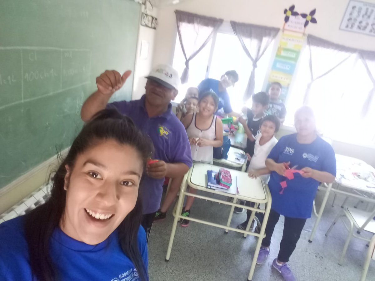 #MareaAzulATR2019dePoliticasocieeducativa  <a href="/FerSiarezEa/">Fernanda Siarez EA</a> <a href="/fguillesaavedra/">GUILLERMO SAAVEDRA</a> <a href="/MEducacionSalta/">Ministerio de Educación de Salta</a> <a href="/artydance23/">Gilda Rodríguez</a> <a href="/GustavoSaenzOK/">Gustavo Sáenz</a> <a href="/SebahugoBonduri/">Sebastián Bonduri</a> <a href="/TatIanaaaDiaz/">Tatiana A. Diaz</a> <a href="/ArzadunCanabide/">Jorgelina</a> Esc.C.Colon presente