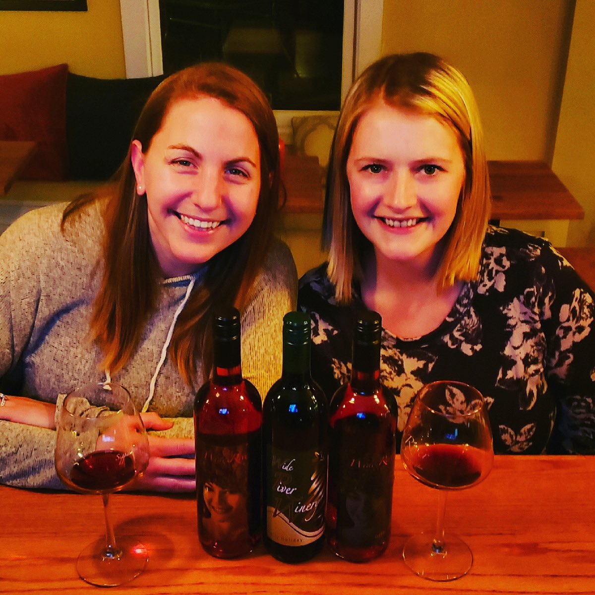 Buy 2 wines, get 1 FREE Dec 6-8 at all 3 Wide River locations. #holidaywinebargain #wideriverwinery #christmasinleclaire #christmasinthevillage #villageofeastdavenport #qcfindnow #gluhwein #qcfindnowdrinks