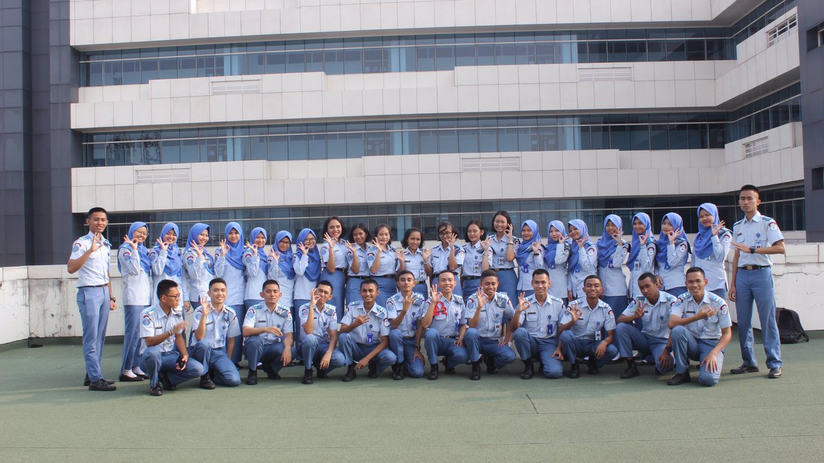 dasilva_chita's tweet photo. 04/12/2019
I will miss u so bad 🥺 Thanks for being together for 2.5 years 🤗 Awalnya hanya orang asing, tapi sekarang kalian sangat berarti bagiku..
I hope we can get through the exam well 😇 Semangat #UAS #KOMPRE #PKL #TUGAS_AKHIR 💙 https://t.co/KwlhQU5yHw