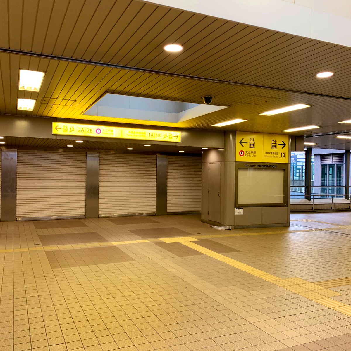 ikkou's tweet image. ゆりかもめ 新橋駅から会場までのルートです！今日は六本木ではないのでご注意ください！
①改札を出たら右へ
②東京汐留ビルディングを右へ
③汐留住友ビルに入ってエスカレーターで1Fへ
④エレベーター前で受付票をチェックします！ #xRTech