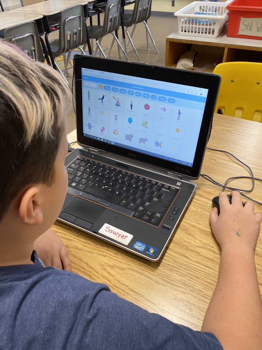 GyoriAmanda's tweet photo. The students at DOPS loved week 2’s coding challenge! @WallwinS  #sgdsbcodes https://t.co/ygJbPjipHr