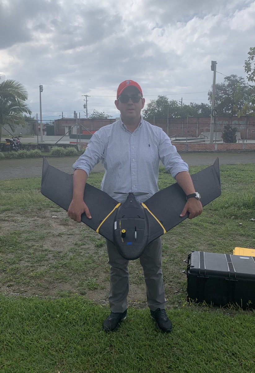 CarlosACortesM's tweet photo. Terminando semana de trabajo en Armenia. Herramientas Tecnológicas (Drones-cámaras StreetView-algoritmos aprendizaje automático) para determinar vulnerabilidad de viviendas en el Dpto Quindío Programa Global de Vivienda Resiliente @BancoMundialLAC. @Minvivienda #CDVD https://t.co/HFen8YUxdD