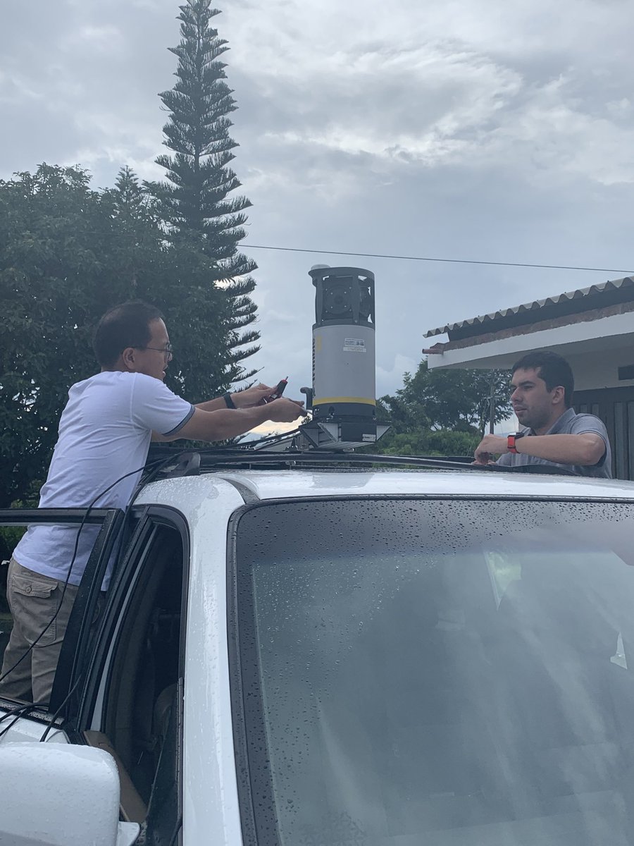 CarlosACortesM's tweet photo. Terminando semana de trabajo en Armenia. Herramientas Tecnológicas (Drones-cámaras StreetView-algoritmos aprendizaje automático) para determinar vulnerabilidad de viviendas en el Dpto Quindío Programa Global de Vivienda Resiliente @BancoMundialLAC. @Minvivienda #CDVD https://t.co/HFen8YUxdD