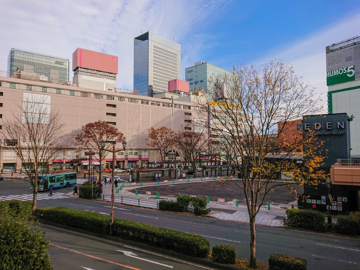 あたりめし V Twitter 今朝の仙台 駅前 久々に来たら さくらの百貨店跡の向かいにあったgsビルが更地になっていて 一等地なのに未利用地が増殖してもったいない限り 金沢駅前の都ホテル跡地も塩漬け中ですが 地価の高い駅前一等地の再開発は難しいんですかね