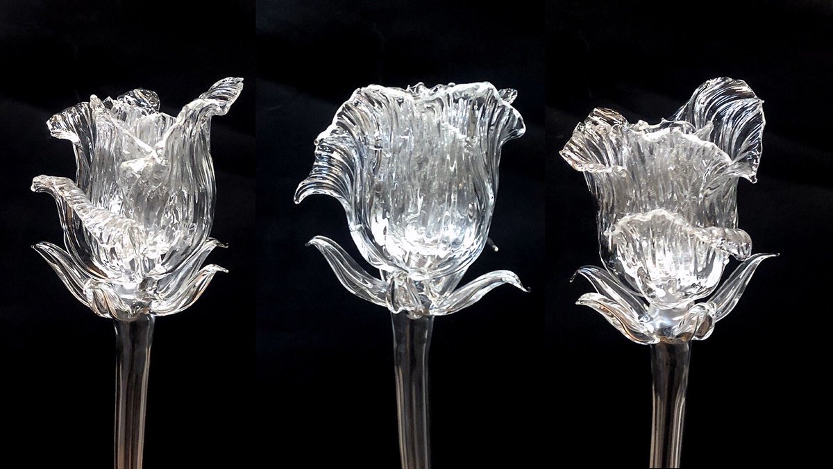 Utsusemi Glass Sculpture A Twitter 薔薇をリニューアルするよ 小ぶりのバラも大急ぎで完成 ガクの形が微妙だけど ほぼ割れない加工が出来て比較的作りやすいので花束も作れそうだけど 作り方が独特なので 毎回形が微妙に変わりそう バラの花 Rose