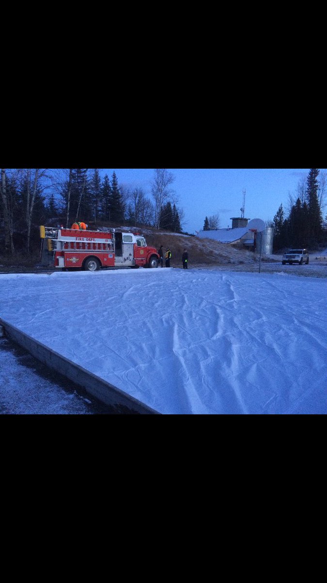 ldonna_lynds's tweet photo. Not only did our volunteer fire department set up our rink for us, but they help the kiddos shovel it off after it snows. #hixonhawks #skating #CommunitySpirit #prettylucky https://t.co/PjCV2Hz02E