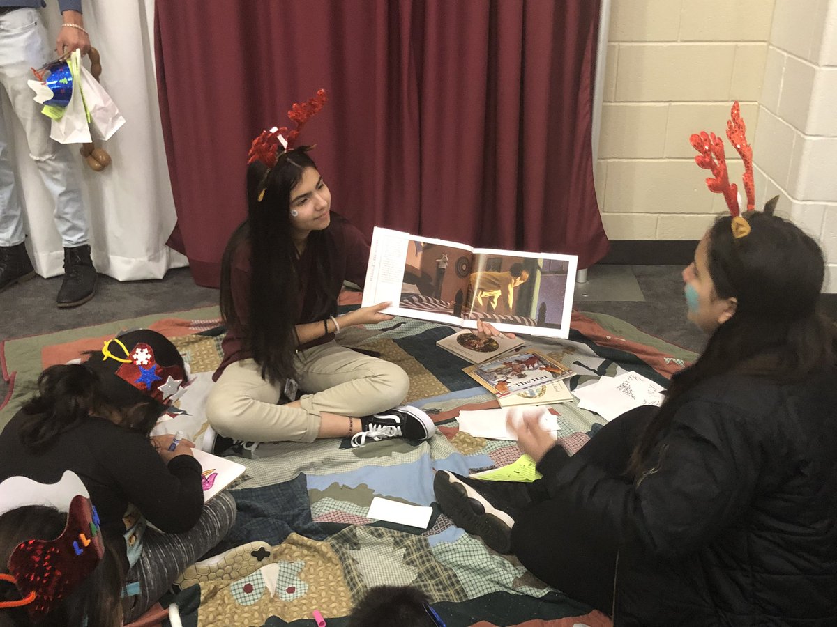 MsKZaremba's tweet photo. Festival Invernal was such a delight last night! It was awesome seeing @MOrtiz_Rivera ‘s #STEMentors work with kids on circuit systems and my students reading to others! #OrgulloMorton https://t.co/7h5pXPjy58