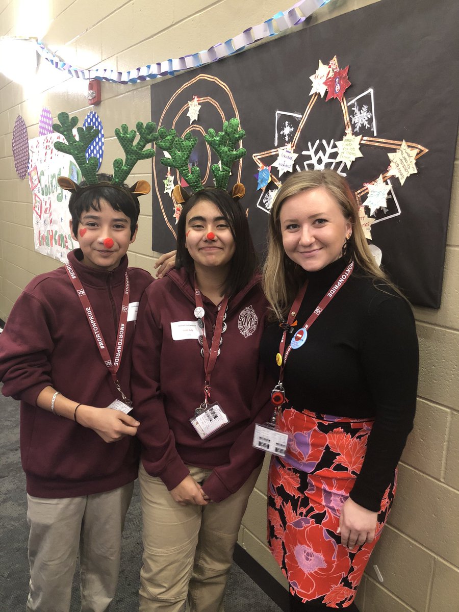 MsKZaremba's tweet photo. Festival Invernal was such a delight last night! It was awesome seeing @MOrtiz_Rivera ‘s #STEMentors work with kids on circuit systems and my students reading to others! #OrgulloMorton https://t.co/7h5pXPjy58