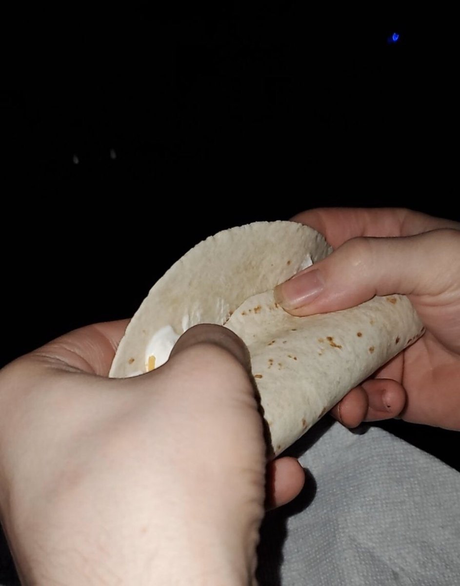 akirafucker's tweet photo. My man was about to eat a taco and realized he started to roll it like it was a blunt https://t.co/G2G8V9tvlf
