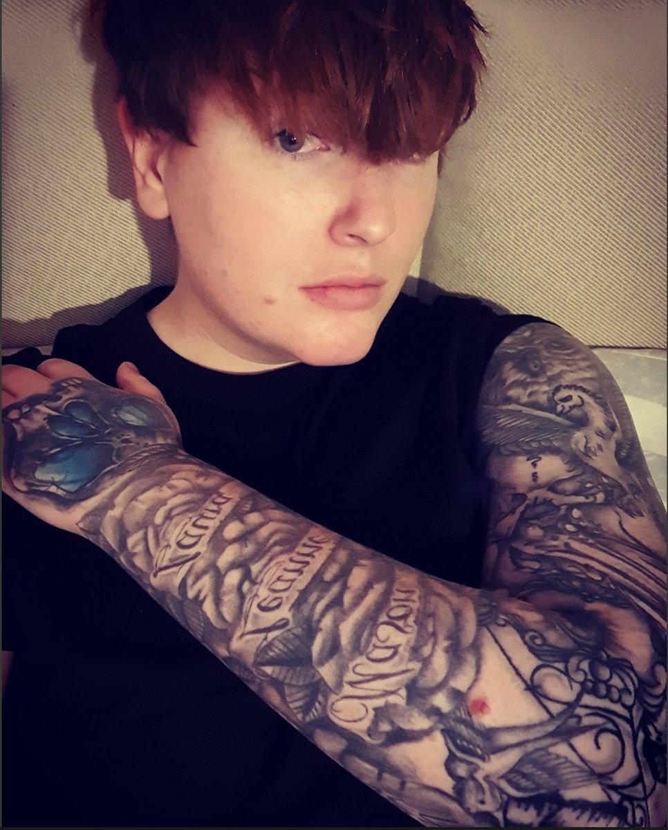 InsomniaOrbit_'s tweet photo. When there's nothing to do at 1:30am soo I take selfies and show off my tattoos 🙃🤣 #NotKpopRelated https://t.co/hgKUyNn1XL