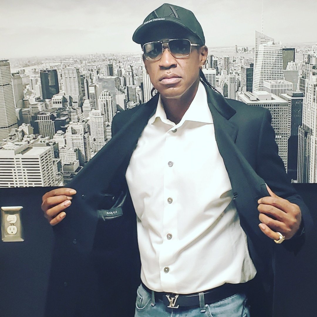 JAKAFELLAMOVIN's tweet image. Headed to the Greatest Office Party of the year to politic with the professionals of the city on they leisure time. #Jakafella #BlackHeff #SameNizzle #DifferentBankrolls