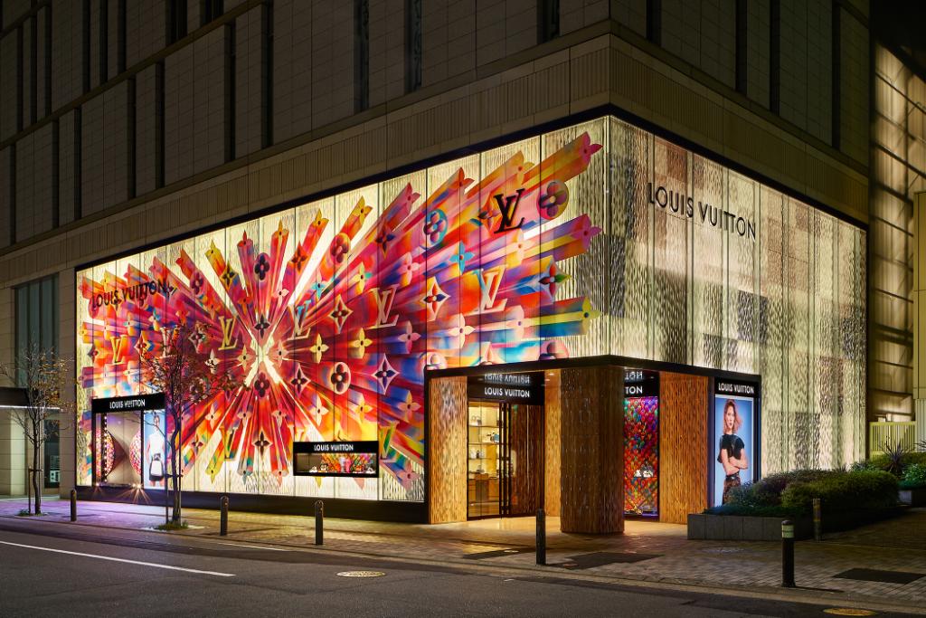 Louis Vuitton Japan בטוויטר 煌めきと華やぎに包まれるホリデイシーズンを祝して カラフルなモノグラムが目を引く期間限定ファサードが登場 ご自身へのご褒美や大切な方へのギフト アイディアを ぜひ ルイ ヴィトン 福岡店で T Co Vcf4bgsmym