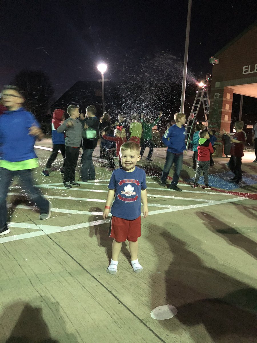 TobolaMath's tweet photo. Fun @Longbranch_Elem Christmas Carnival!!! #misdproud https://t.co/3FLMNchRHL
