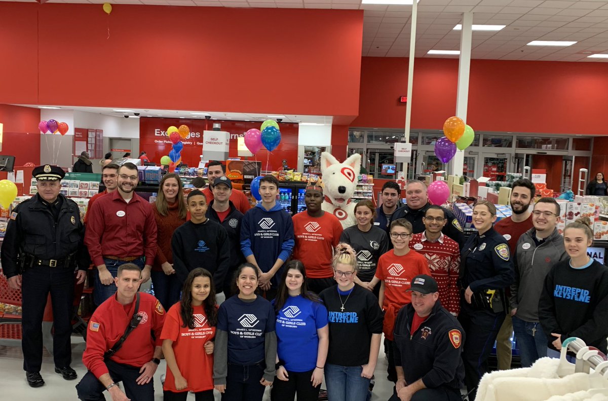 CaraGerety's tweet photo. T1266 Heroes and Helpers!! Thank you to our amazing team for putting this together and supporting the event ๐๐ @Mr_JKings @Djoumbarry @JP_Cooney7 #TargetandBlue https://t.co/QkBYZfvyOw