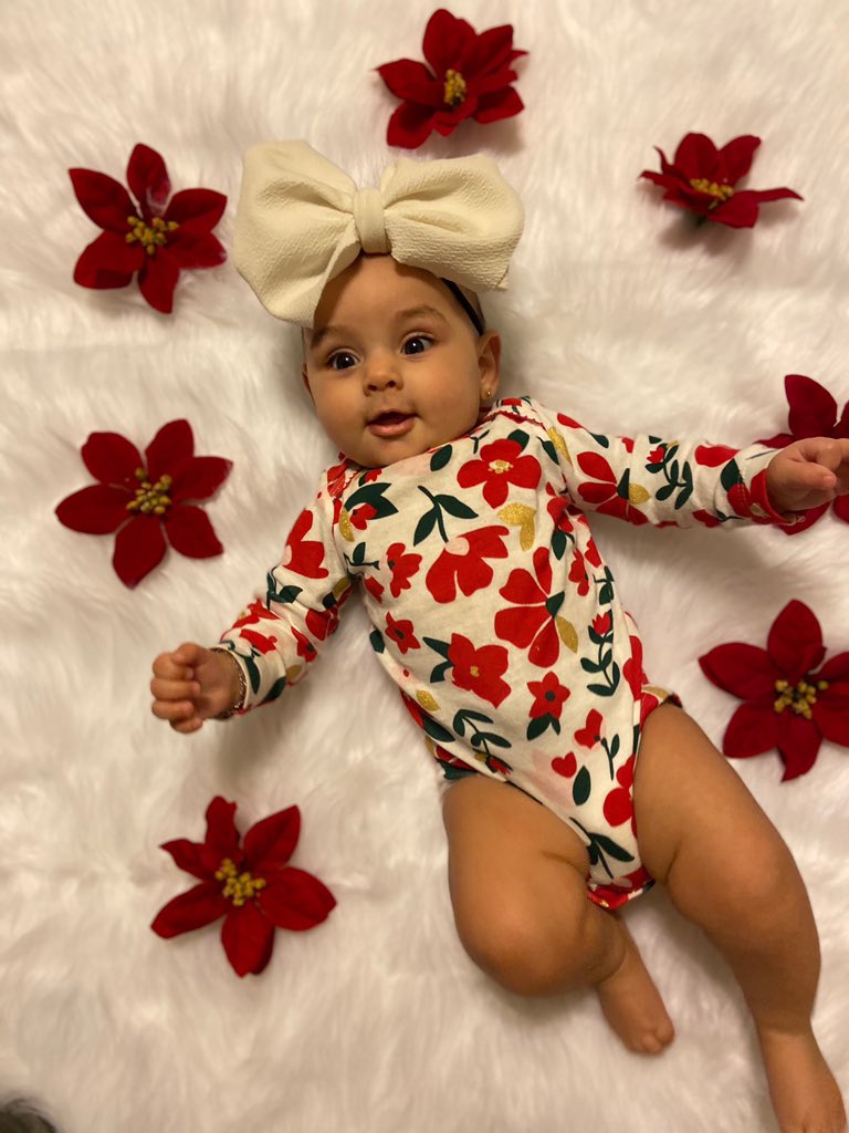 _jaramillo7's tweet photo. How’s it go? The best way to spread Christmas cheer is to post pictures of my baby for all my peers? 🎅🏼❤️🌲 https://t.co/szm8bXhCxW